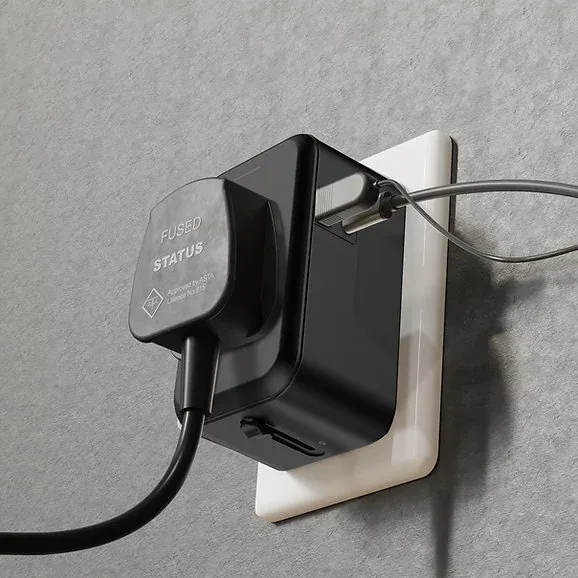 Hyphen Charge Point Universal Travel Adaptor 20W Black HTA-BK20W0000