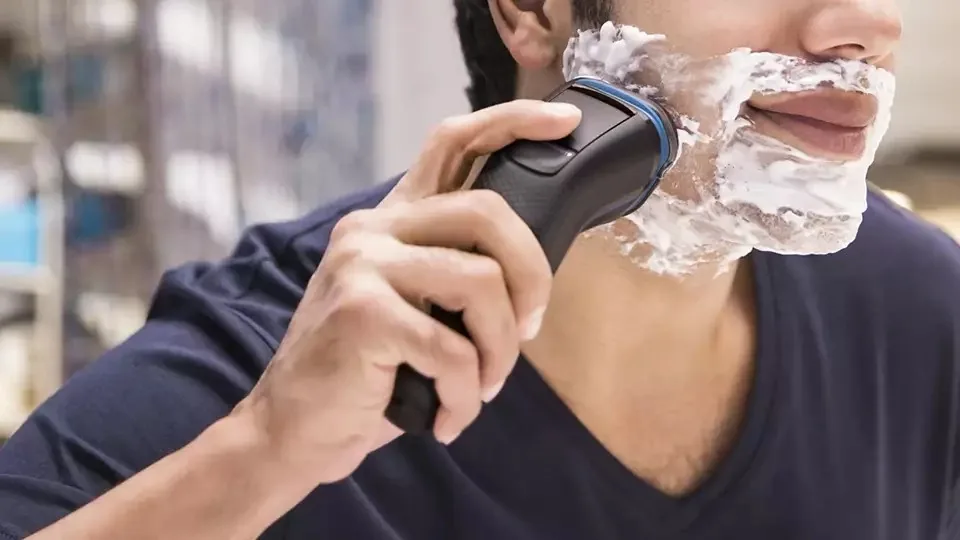 Philips Rechargeable Aqua Touch Shaver Wet or Dry S3232