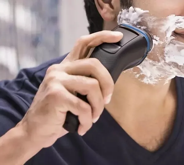 Philips Rechargeable Aqua Touch Shaver Wet or Dry S3232