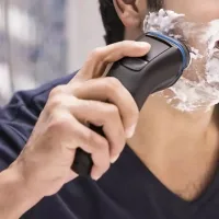 Philips Rechargeable Aqua Touch Shaver Wet or Dry S3232