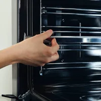 Hisense Freestanding Cooker 90x60cm, 4 Gas + 2 Electric Burners, Electric Oven, Glass Lid, Silver HF942GEES