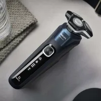Philips Rechargable Touch Shaver Wet & Dry, SkinIQ Technology, Close-Cut and 360° Flex Shaving Heads, Li-ion Battery, 60min Run Time on 1hr Charge S5885