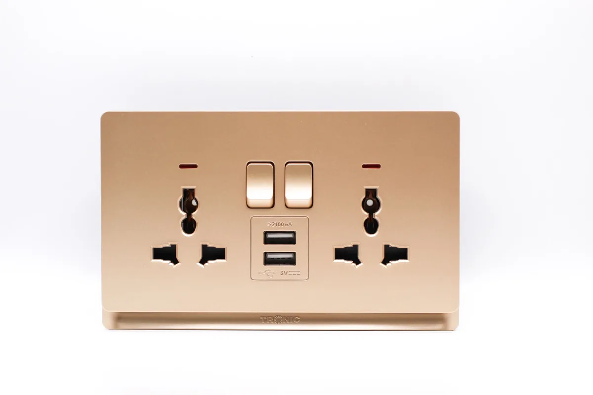 Tronic Universal Twin Socket with USB