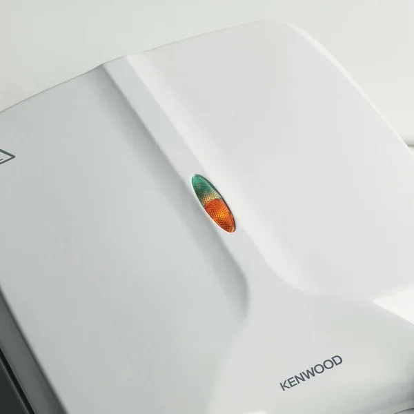 Kenwood Sandwich Toaster 4 Slice Nonstick 1200w Smp50.000wh - Nonstick Grill Plates Cool Touch Handle Unique Squared Design Light Indicator