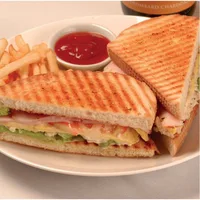 Westpoint Sandwich Maker 2 Slice 820W Stainless Steel WSMC-6817.NDR