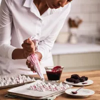Kenwood Hand Mixer 5 Speed with Turbo Function 300w Hmp22.000wh - 2 Beaters For Eggs And Cream And 2 Hooks For Mixing Dough 5 Speeds With Turbo Function